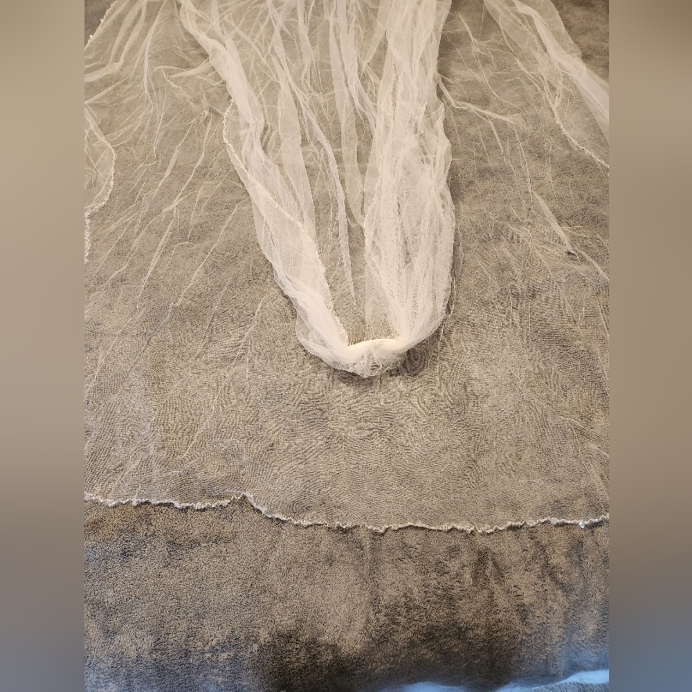 Pearl and acrylic crystal lined Bridal Veil